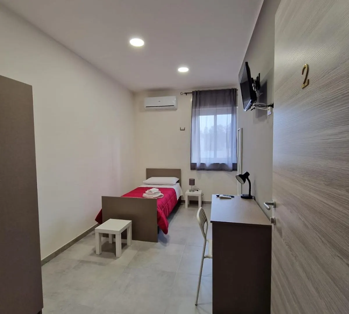 B&B Sei Palme Aeroporto di Catania Fontana Rossa Bed & Breakfast